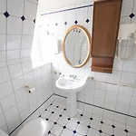 فندق غراند هونيفوس 3*